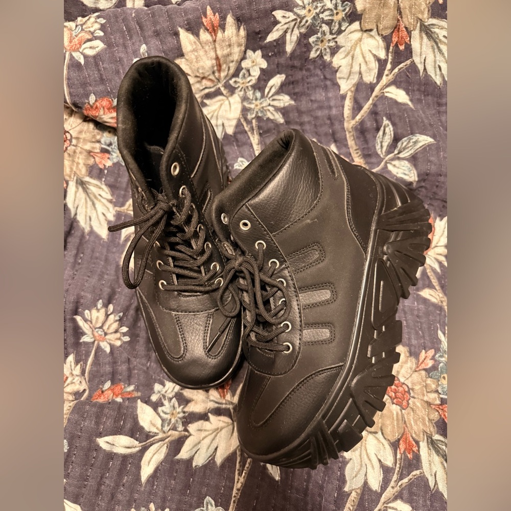 NWOT azalea wang chunky booties